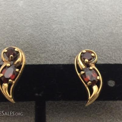 14kt Gold Ruby Screwback Earrings