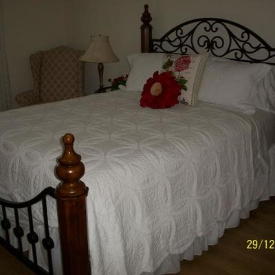 Ashley Furniture Co. Queen Bed 