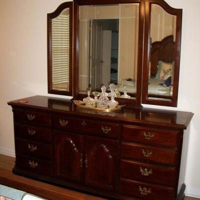 Sumter Cabinet Co. 9 Drawer Dresser with tri-fold mirror