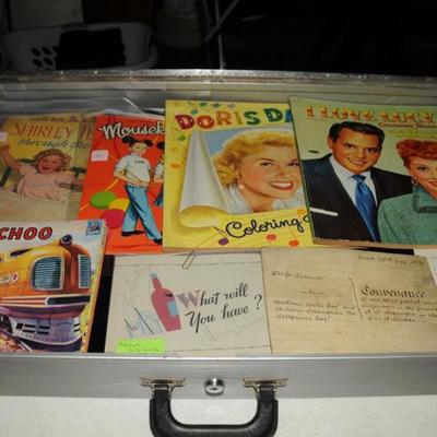 SEVERAL SHOWCASES FULL OF ANTIQUES AND COLLECTIBLES 