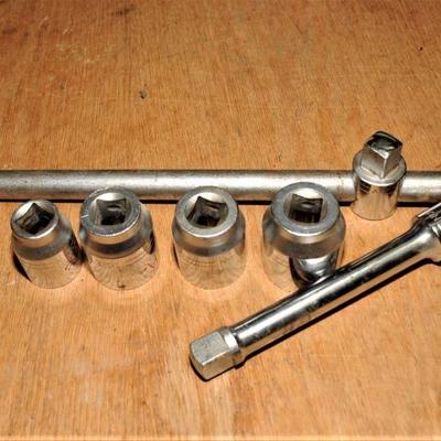 LARGE SOCKET WITH HEAVY BAR 