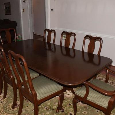 Ethan Allen formal dining room table and 8 chairs plus leaf