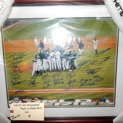 SOX Photo framed and signed by the entire team of the 2005 WIN
