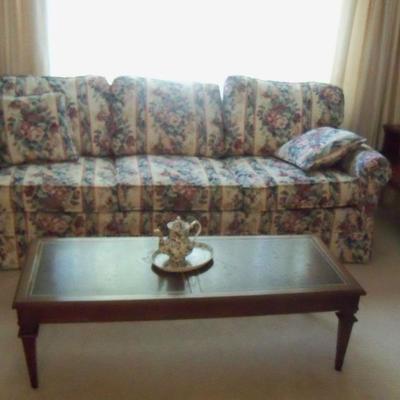Like new sofa and loveseat beautiful floral print