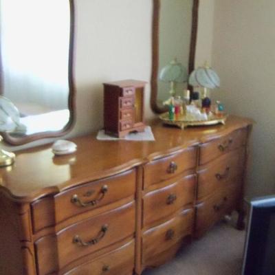 9 drawer chest of drawers with 3 way mirror.