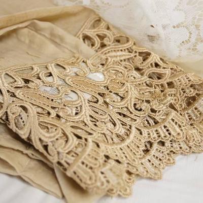 Assorted Lace Curtains- Very Pretty!