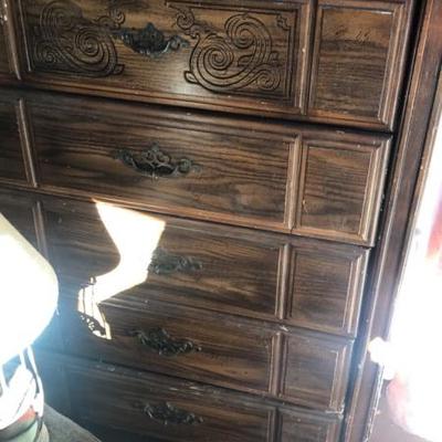Dresser food for someone who needs storage - not perfect $25 