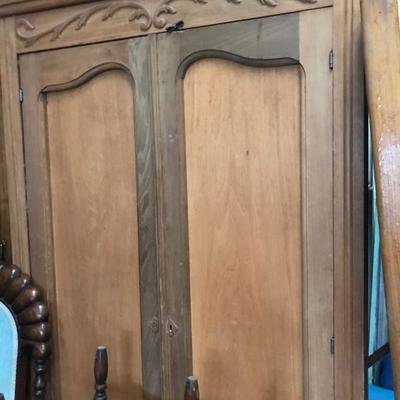 Old Woody cupboard - would be great painted too ! 
$95 
