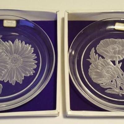 HCC024 Pair of Vinardi Lead Crystal Plates with Original Box
