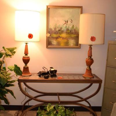 console table and lamps 