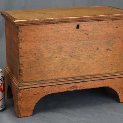 MINIATURE 19TH CENT. BLANKET CHEST, HAND DOVE TAILED