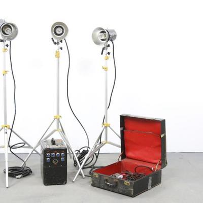 SpeedoTron Studio Strobes With Light Stands And Power Supply	