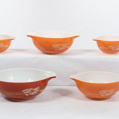 Group Of 5 Nesting Pyrex Bowls	