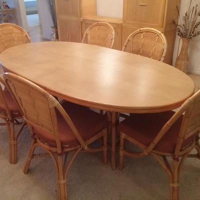 9 Pc Dining Room Set. Oval Table and 6 Chairs.