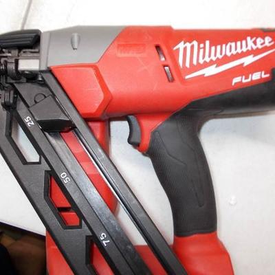 Milwaukee M18 Fuel Nail Gun