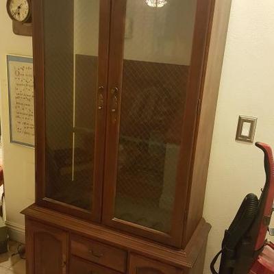 Gun cabinet