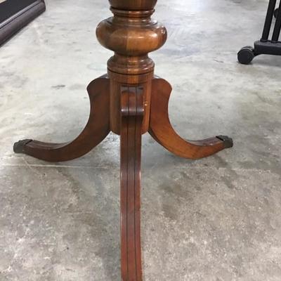 Pedestal table