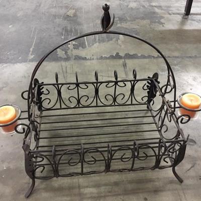 Metal candleholder basket