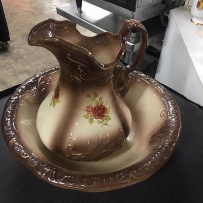 Antique pitcher and washpan