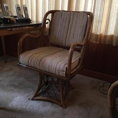 Rattan swivel chair
