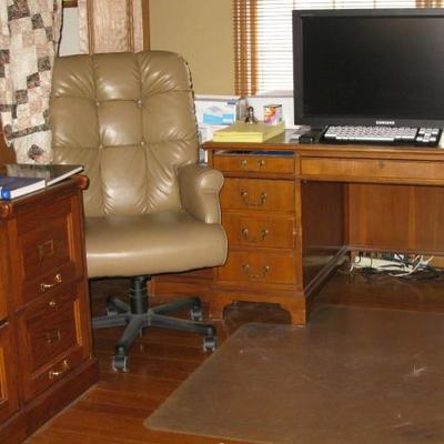 Jofco oak desk BUT IT NOW $ 145.00
SOLID OAK FILE CABINETS BUY IT NOW.   2 drawer $ 45.00, large cabinet $ 60.00
