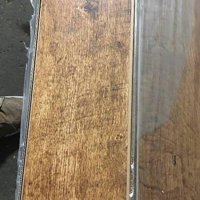 68 sq ft of 8mm Old Oak Place Cherry Laminate Floo ...