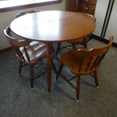 Dining room table set w/ 4 chairs & leaf