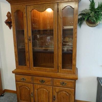 Broyhill lighted china cabinet