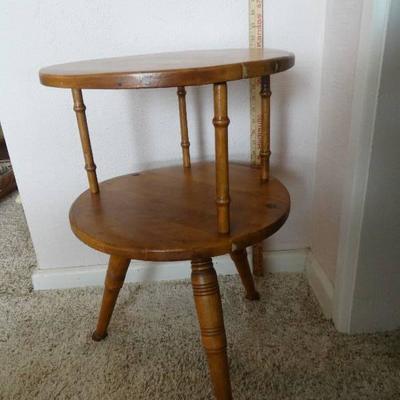 2 tier vintage round lamp table