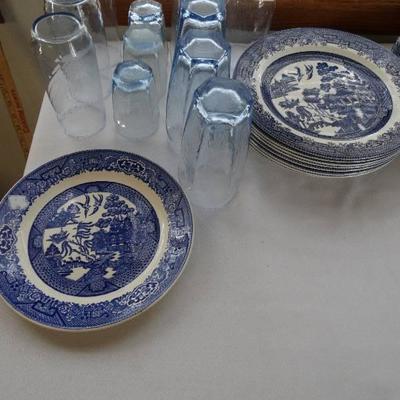 Lot of blue kitchenware