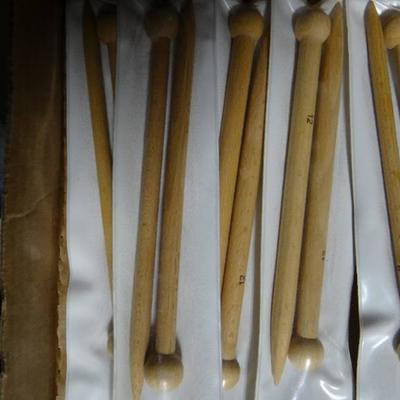 5 Pair of assorted wooden Knitting tools.