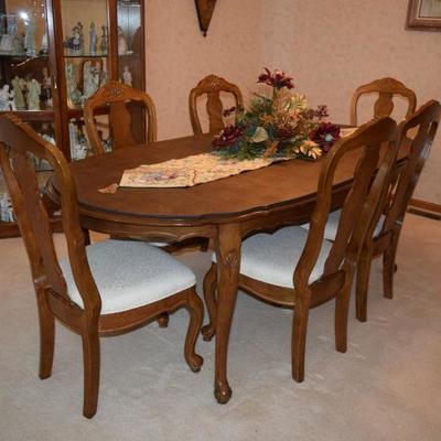 Oval Dining Room Table &  6 Chairs