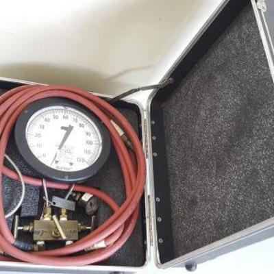 DWT018 Barton Differential Pressure Indicator in Case
