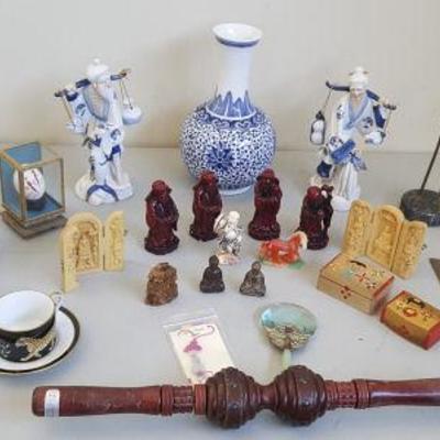 DWT047 Travels to the Orient - Figurines, Vase and More
