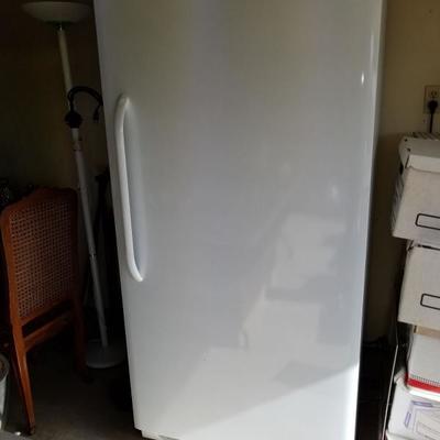 GORGEOUS FRIDGIDAIRE 14 MONTHS OLD!!!!