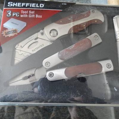 Sheffield 3 pc tool set with chrome box.