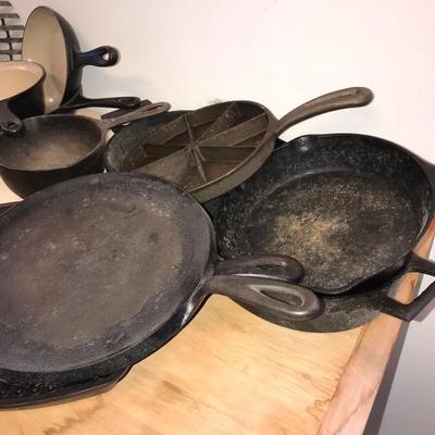 CAST IRON SKILLETS SOME GRISWOLD