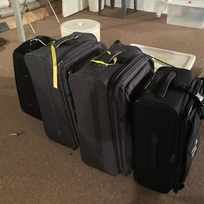  Pre-owned luggage 