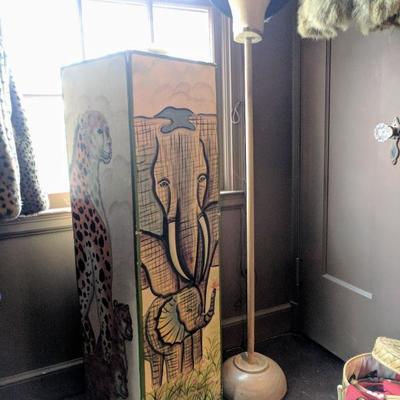 Animal paintings on four-sided box with antique hat stand