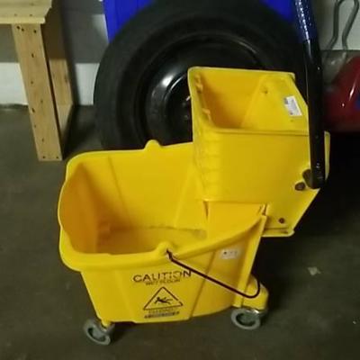 Commercial Mop Bucket With Wringer