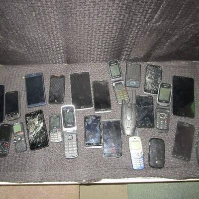 Lot of Cell Phones For Parts