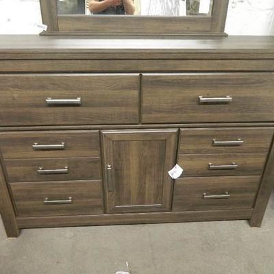 Ashley Dresser 6 drawer with mirror