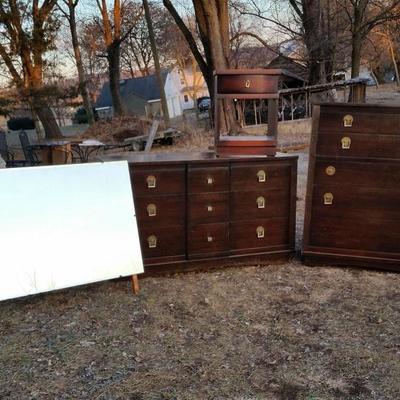 MCM mid century bedroom set by Huntley.  COMPLETE handles are in the drawers