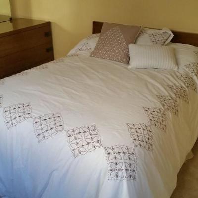 BEDDING IS NOT INCLUDED (BLEONGS TO REALTOR FOR STAGING)  FURNITURE ONLY