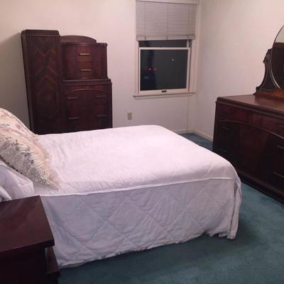 3 pc matching art deco bedroom set, great condition unusual