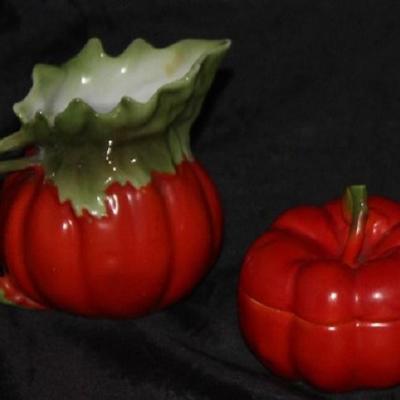 Vintage Royal Bayreuth Porcelain Tomato Cream Pitcher (3.5" H x 4.5"L x 3"W) and Sugar Bowl w/Lid (3"H x 3 1/4"D)