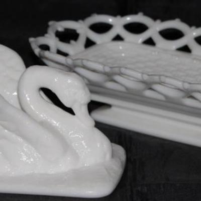Westmoreland Glass Co. Milk Glass Raised Wings Swan Lace Edge Covered Dish Shown Opened