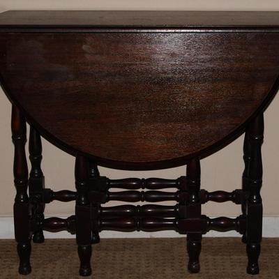 Antique Gateleg Mahogany Table In Closed Position (14" x 42"L x 30"H)