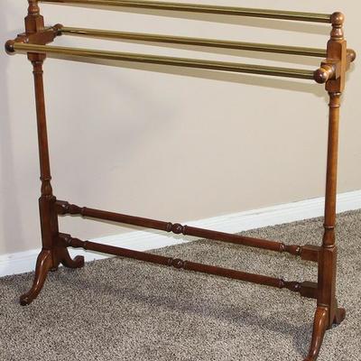 Vintage 1980's Oak Quilt/Blanket Stand with 3  Brass Rods for Quilts on turned Legs and Double Stretchers.  (36