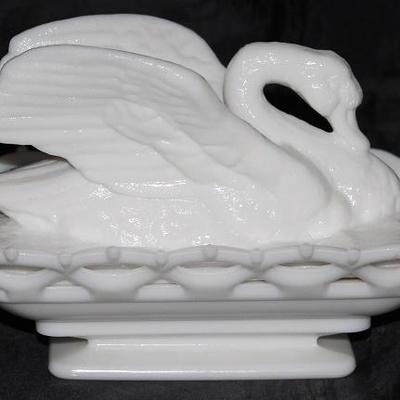 Westmoreland Glass Co. Milk Glass Raised Wings Swan Lace Edge Covered Dish 